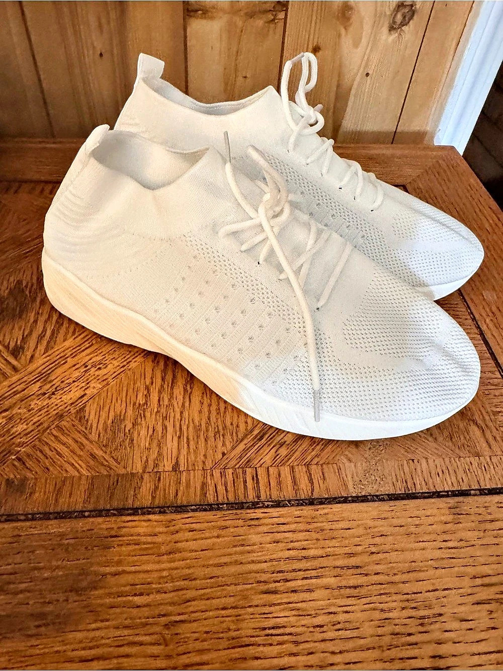White Sneakers Like New